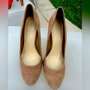 Jessica Simpson round toe pumps!
